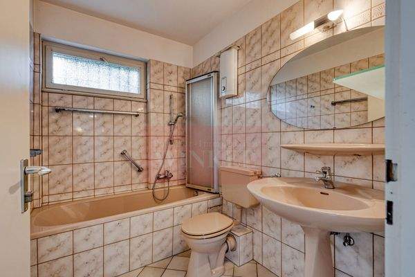 Tageslichtbad im 1. UG