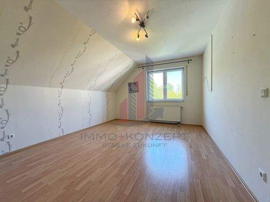 Das erste der beiden Schlafzimmer