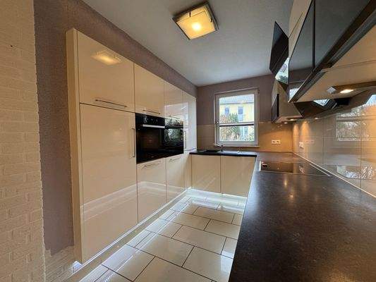 Küche mit Einbauküche