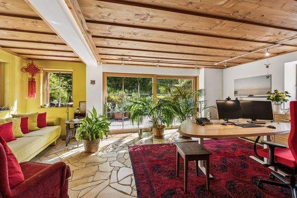 Arbeitszimmer mit Blick auf Terasse