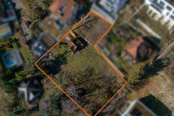 Luftansicht mit Flurstücksmarkierung