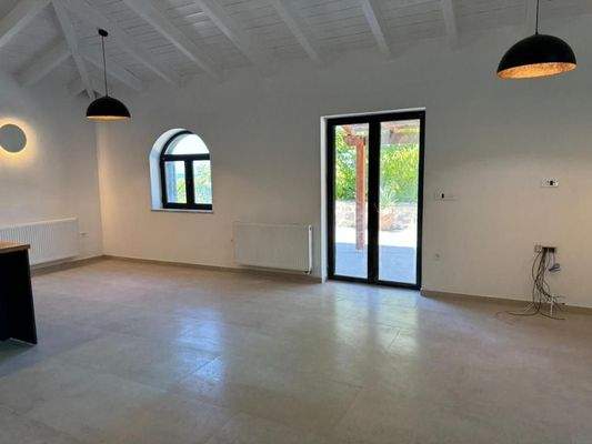 Kreta, Kournas: Malerisches Steinhaus mit bezauberndem See- und Meerblick zu verkaufen