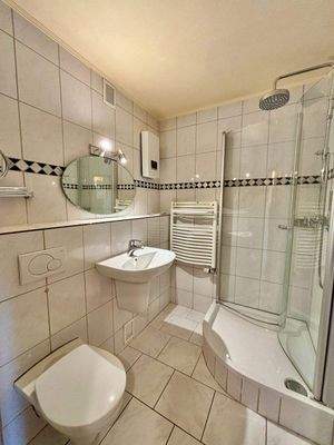 1. OG Bad mit Dusche