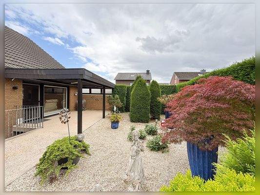 Gartenansicht - überdachte Terrasse