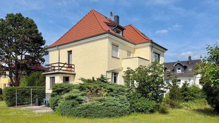 Süd- und Westseite der Villa