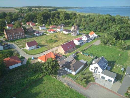 Luftaufnahme mit Wasser