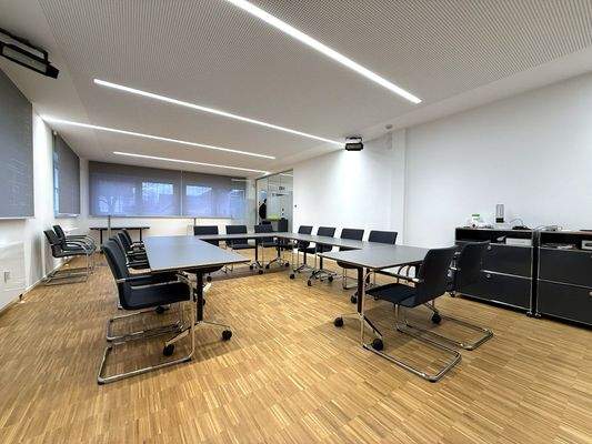 Konferenzraum (teilbar auch in 3 Büroräume)