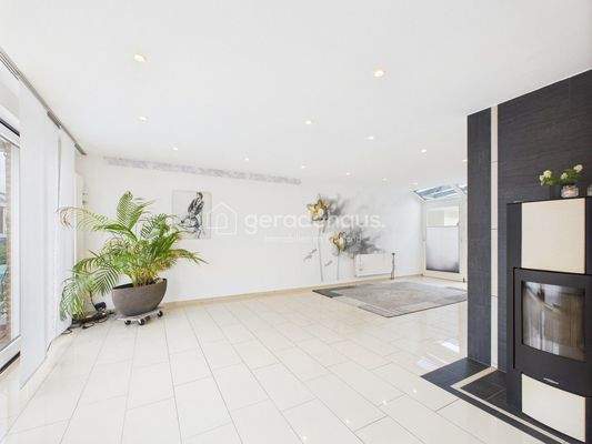 CAM03818G0-PR0042-STILL031