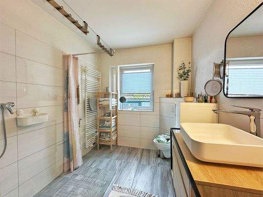 Modernisiertes Tageslichbad im Erdgeschoss