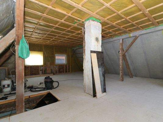 Impressionen des ausbaufähigen Obergeschosses (3)