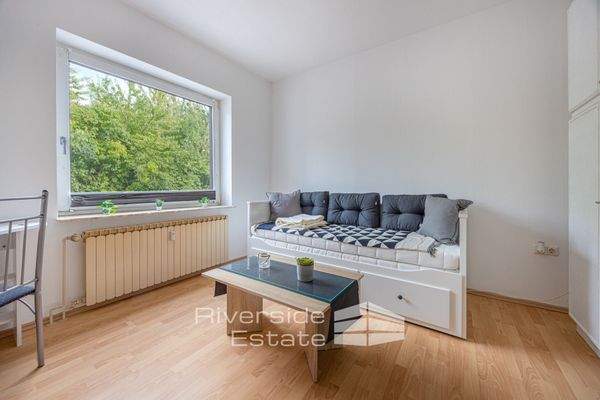 Wohn-Schlafzimmer EG - rechter Hauseingang 