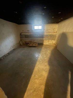 Kellerraum mit Fenster