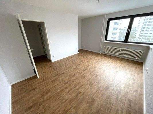 Leeres Zimmer mit Parkettboden