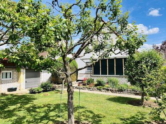 viel Ruhe, Sonne und Grün... der Garten auf der Südwestseite