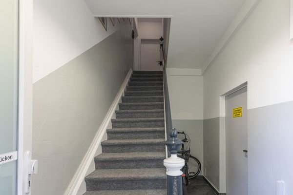 Treppenaufgang zur Büroeinheit