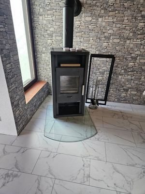 EG: Kaminofen im Wohn- Esszimmer