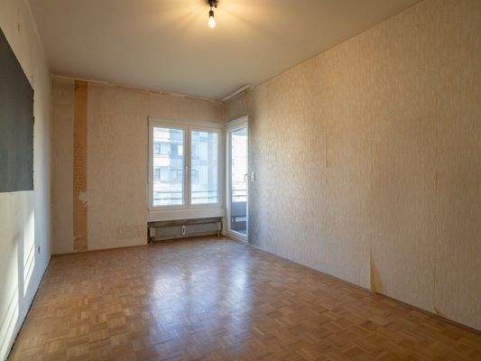 Schlafzimmer mit Zugang zur Loggia