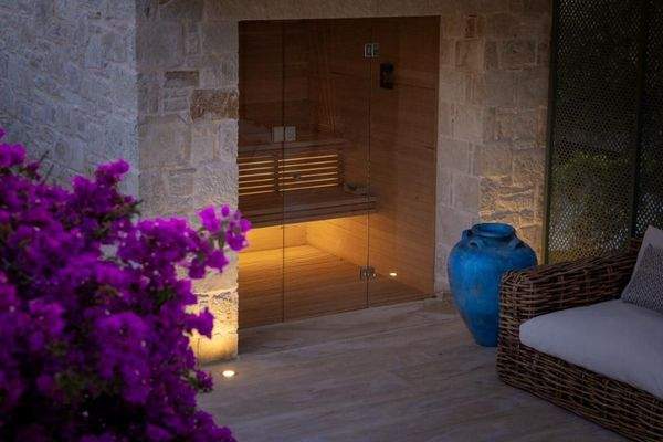 Kreta, Plaka: 2 Luxusvillen mit Tennisplatz, Olivenhain und atemberaubendem Meerblick zu verkaufen