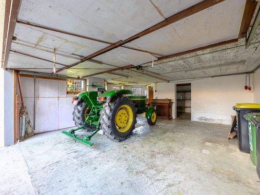 Doppelgarage mit Werkstatt - ohne Traktor