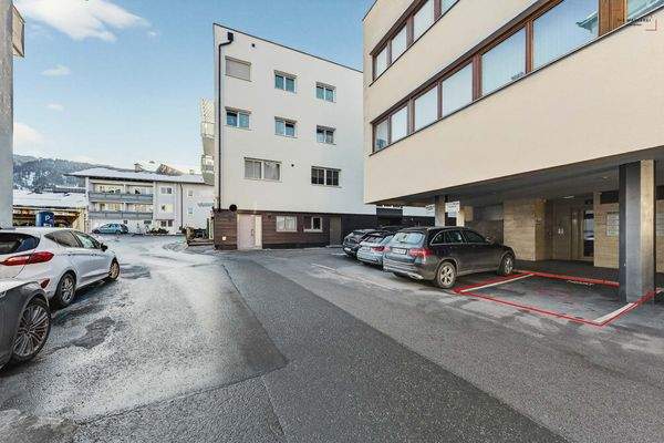 Die_Maklerei_Wörgl-Parkplatz
