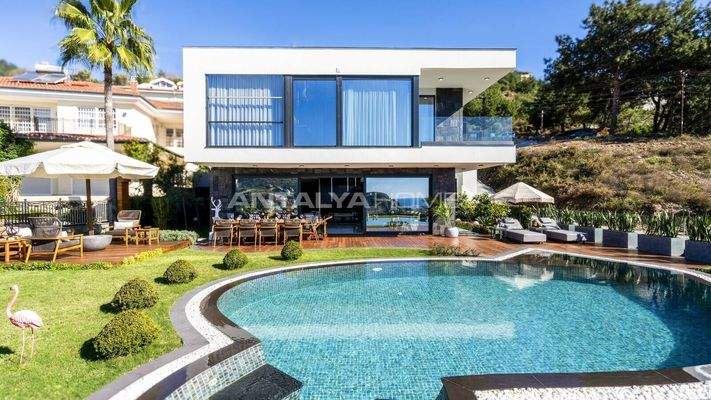 Detached 3-Bedroom Villa with Pool in Alanya