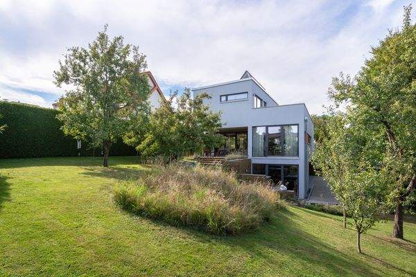 Hausansicht inkl. Garten