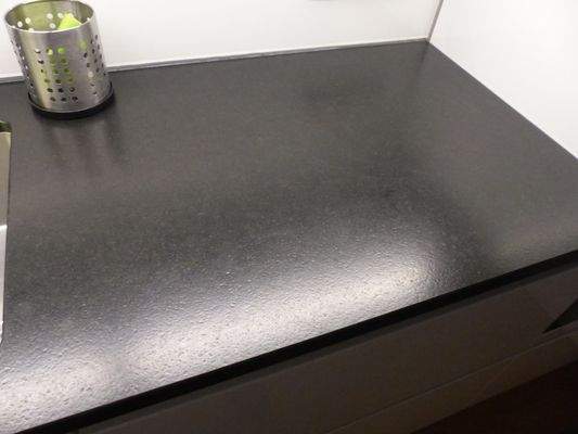 Hochwertige, massive Arbeitsplatte
