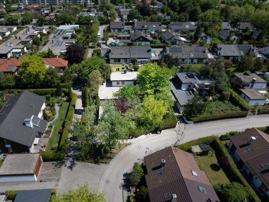 Schönes Grundstück mit Altbestand