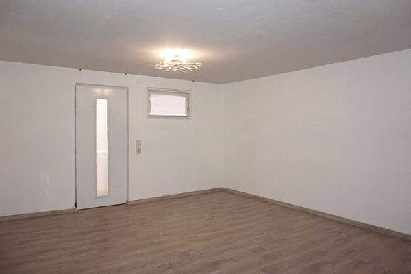 Hobbykeller mit Ausgang