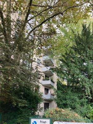 Hausansicht mit Blick ins Grüne