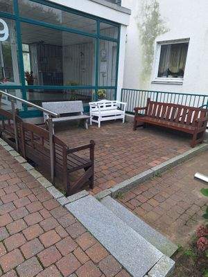 Sitzberiech vorm Haus