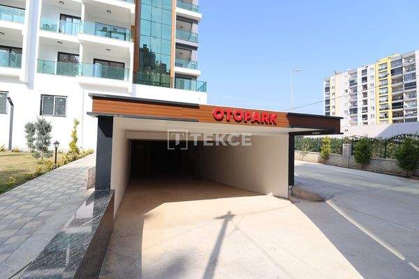 Apartments in a Complex with Swimming Pools in Mersin