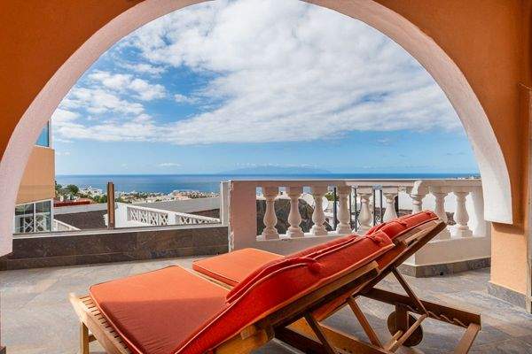 Eck-Doppelhaushälfte mit fantastischem Panoramablick in San Eugenio Alto, Costa Adeje