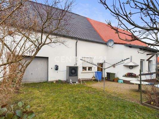 Garten mit Scheunenzugang und Wärmepumpe