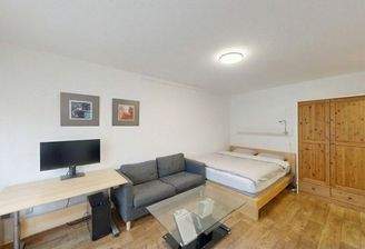 Wohn- und Schlafzimmer