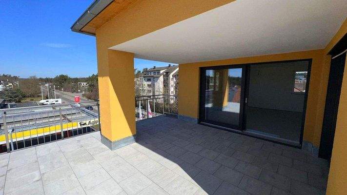 Terrasse und Überdachung