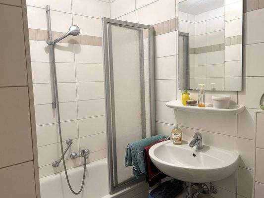 Badezimmer mit Badewanne