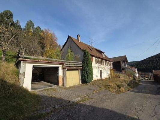 Vorderansicht von links