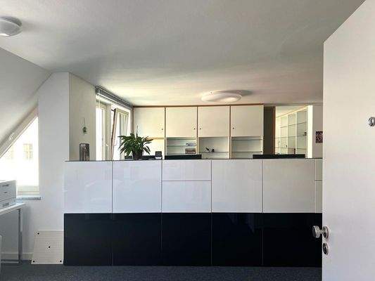 Eingang (inzw. ohne Tresen)