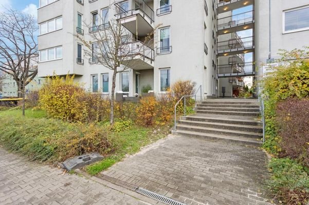 Außenansicht mit Gartenanteil
