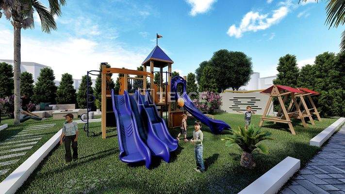 Sea-View Apartments in a Complex in Antalya Altıntaş