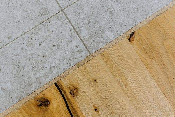 Parkett und Fliesen.jpg