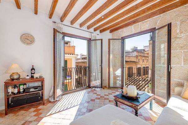 Lichtreiches Wohnzimmer