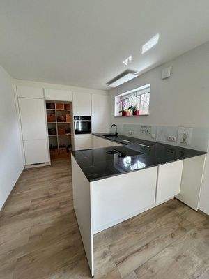 Küche mit hochwertigen Geräten