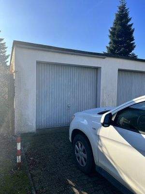 Garage zur Wohnung