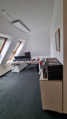 Ansicht Büro aus Besprechungsecke - 1.jpg