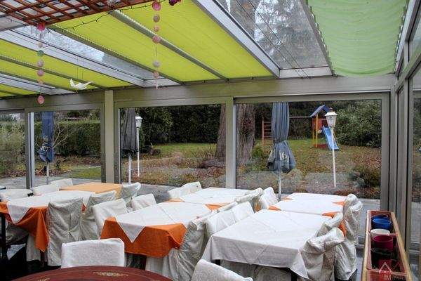 Wintergarten mit Gartenblick