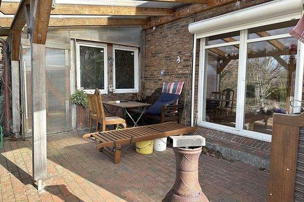 überdachte West-Terrasse