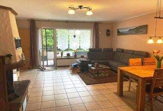 Wohnzimmer mit Kamin u.  Essecke 