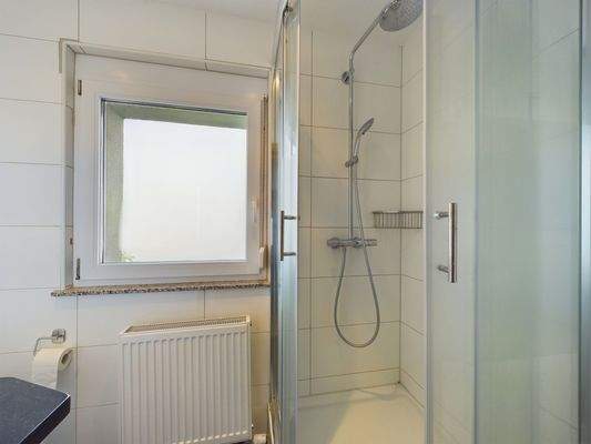 OG: Tageslicht-Badezimmer 2